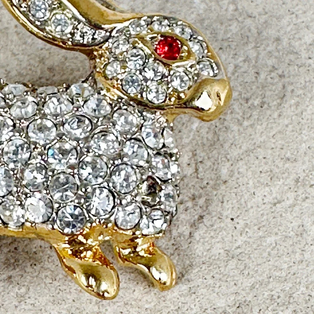 Vintage Pavé Rhinestone Rabbit Brooch Goldtone Red Ruby Eye Unsigned KJL‎ Style